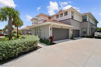 Building Photo - 12000 Santaluz Dr