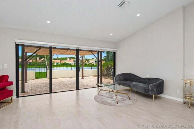 Building Photo - 21460 Laguna Dr