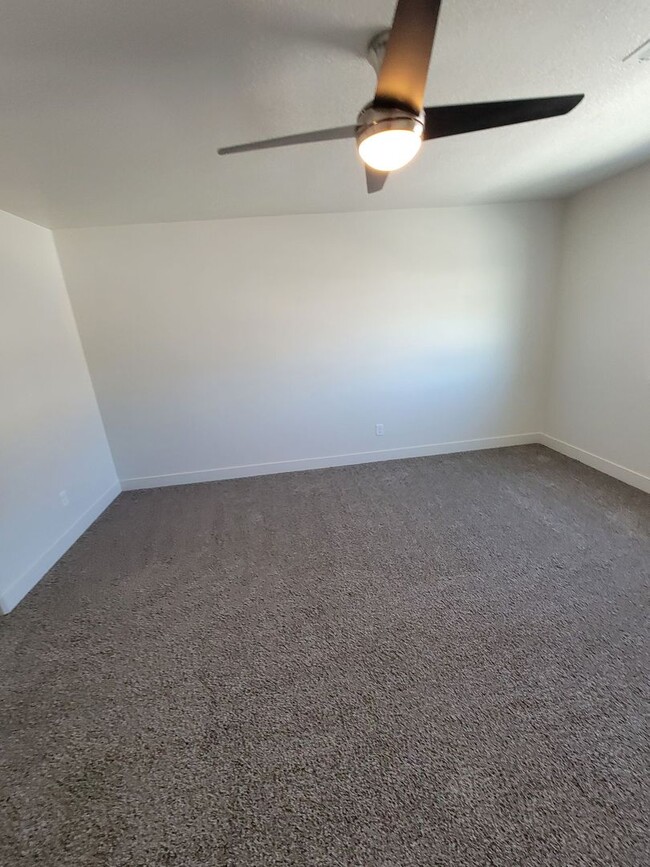 Building Photo - 2 Weeks Free Rent in May! West Haven 3 bed...