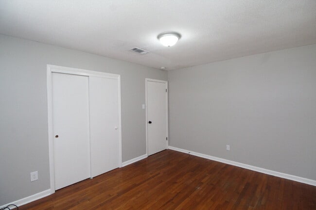 Building Photo - Updated 2BD/1BA Duplex in NE Pensacola