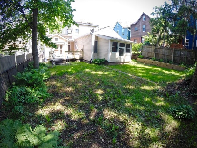 Building Photo - 5444 Claybourne St