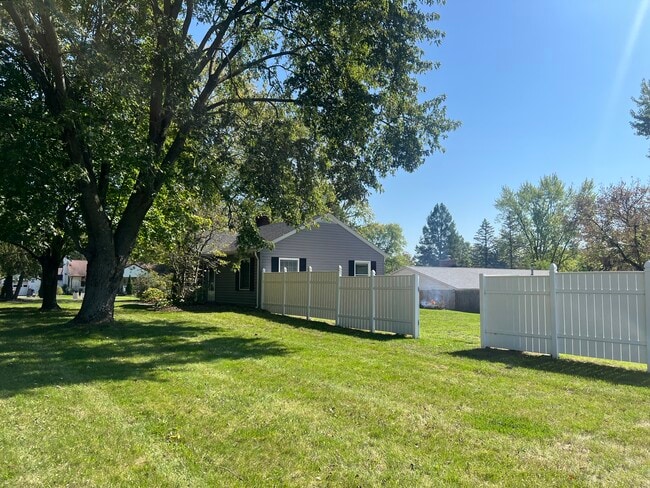 Building Photo - 3591 Harry Truman Dr