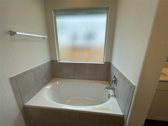 Building Photo - 337 Jeffers
