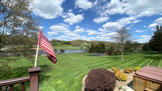 Building Photo - 7 Silo Ln