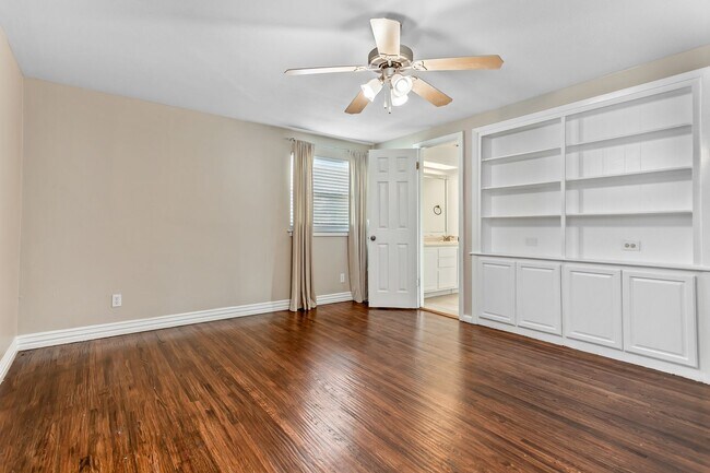 Building Photo - Updated 4-Bedroom, 2-Bath Home in RISD