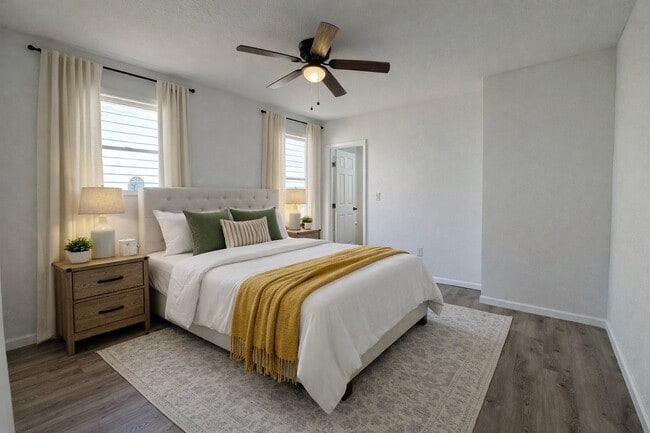 Building Photo - 301 E 3rd St