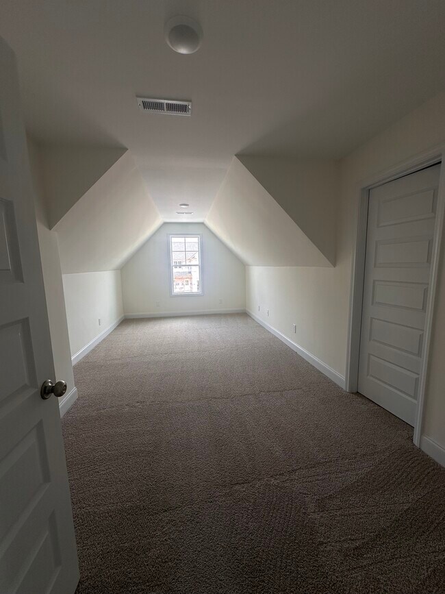 Building Photo - 341 Edwinstowe Ave