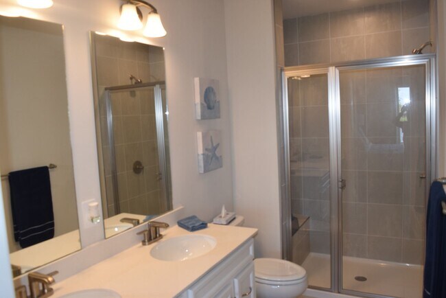 Building Photo - Stunning and elegant fully furnished 3/2/2 villa with Pool, hot tub & Lake views