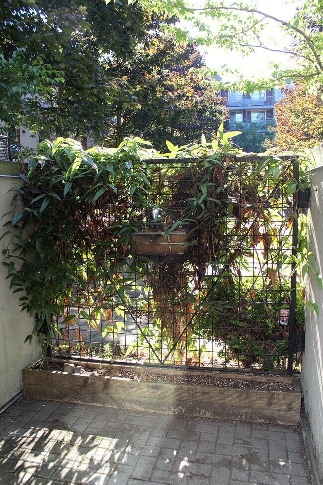 Building Photo - Lovely 3 Bed, 2 Bath Townhouse in North Tabor