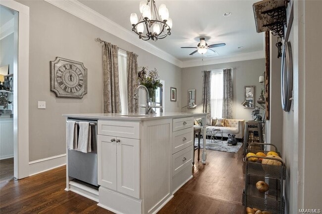 Building Photo - 345 S Washington St