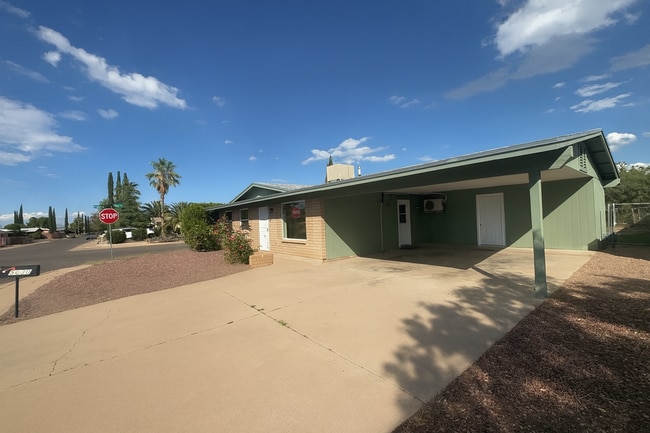 Primary Photo - Beautiful 3 bedroom home - available now!