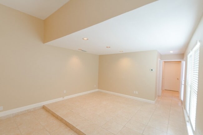 Building Photo - 14816 Sopras Cir