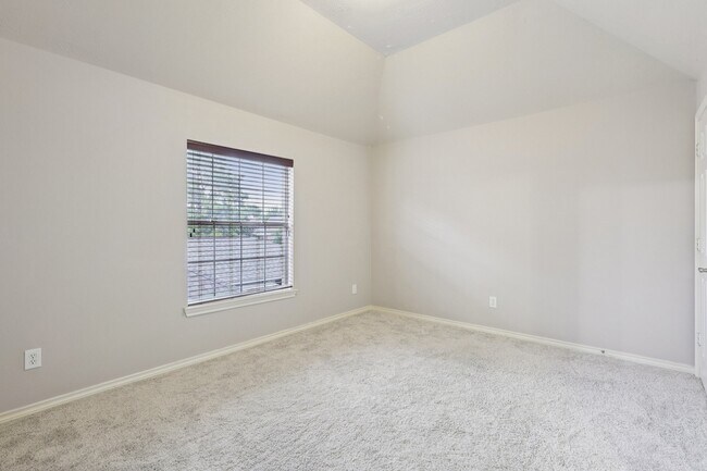 Building Photo - 10206 Pine Flats Dr