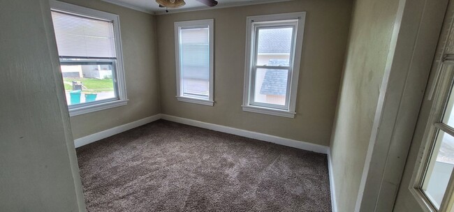 Building Photo - Duluth, MN. 4 bedroom - 1 bath - 1 off str...