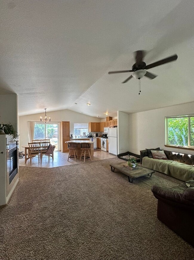 Building Photo - Charming 3-Bedroom Home with Open Layout &...