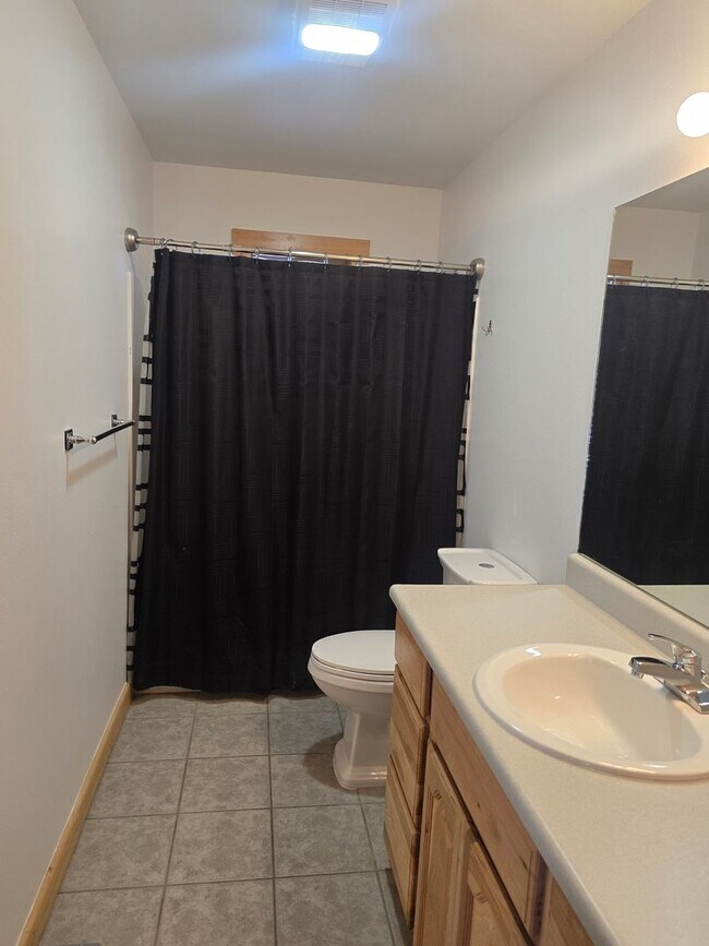 Building Photo - Lovely Lakewood Home