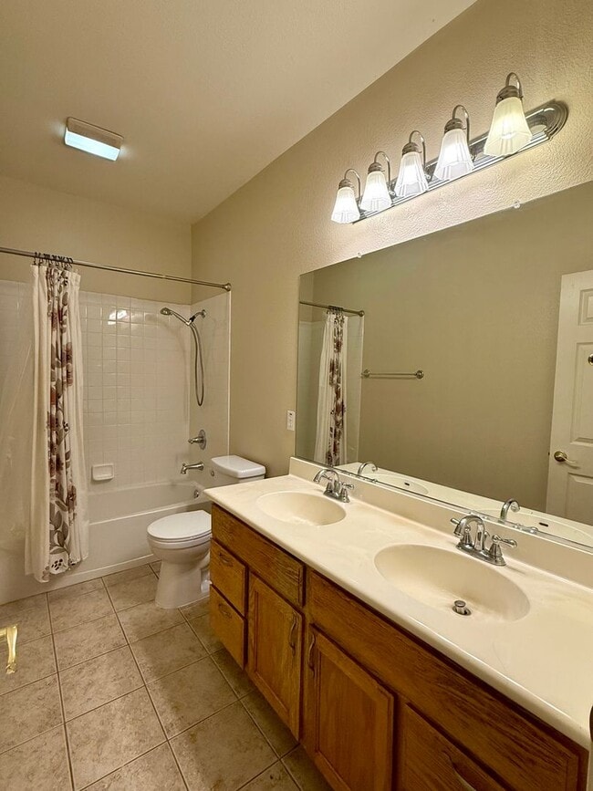 Building Photo - $3,700 / 3BR GORGEOUS CENTRAL FREMONT TOWNHOME IN PARKMONT