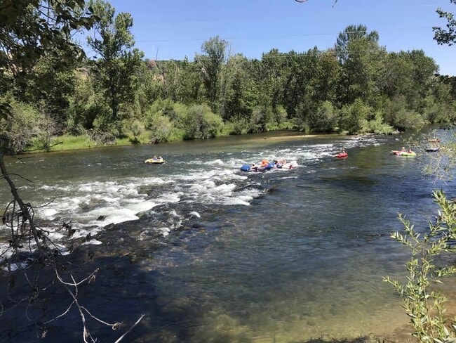 Building Photo - 2174 E Mendota Dr