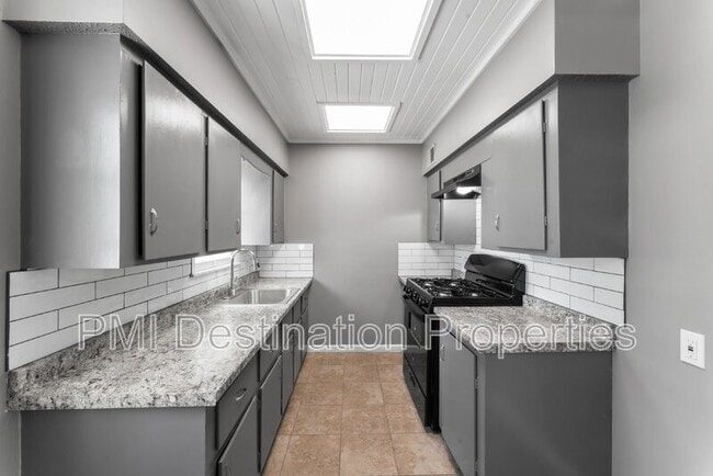Building Photo - 1101 S 50th Terrace