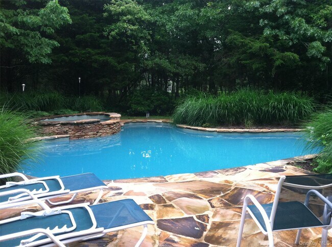 Building Photo - 110 Greenleaf Ln