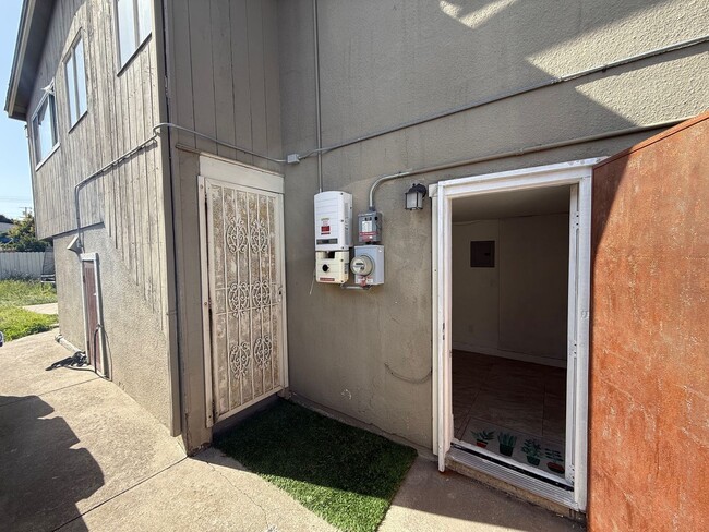 Building Photo - 2-Bedroom Apartment in Central Richmond