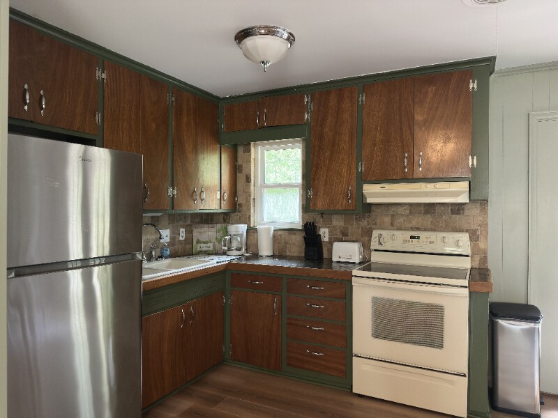 Building Photo - 828 W 51st St