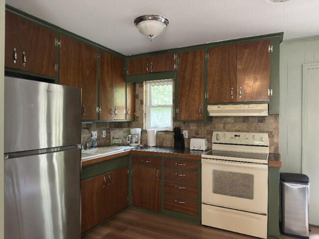 Building Photo - 828 W 51st St