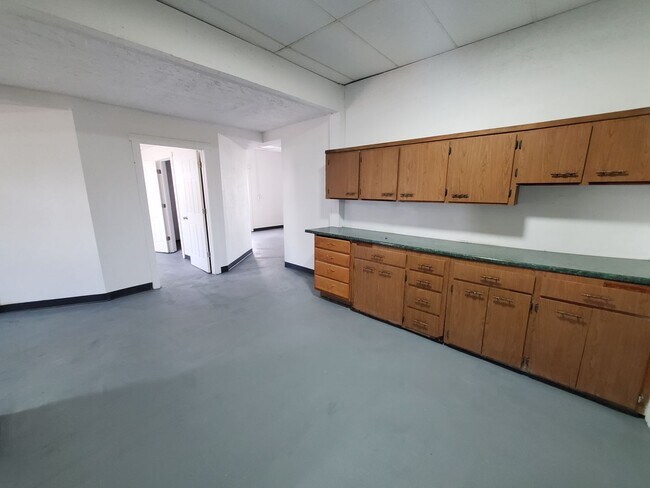 Building Photo - FOR RENT- Large UNIQUE open layout single ...