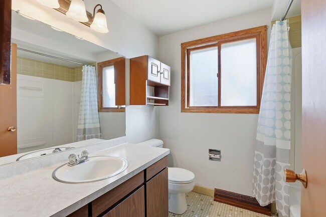 Building Photo - 846/848 Greenwood Court