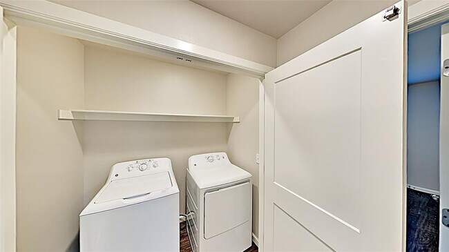 Building Photo - 4922 Avion Ct