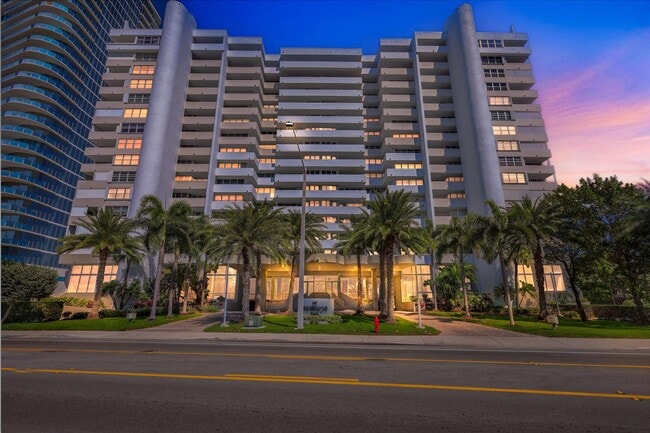 Building Photo - 1390 S Ocean Blvd