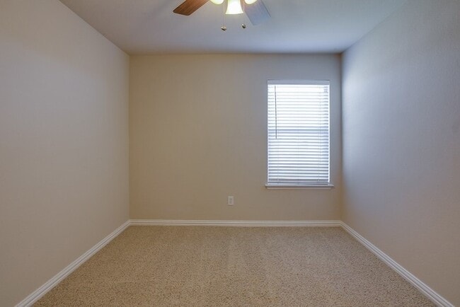 Building Photo - 11808 Pinyon Pine Dr