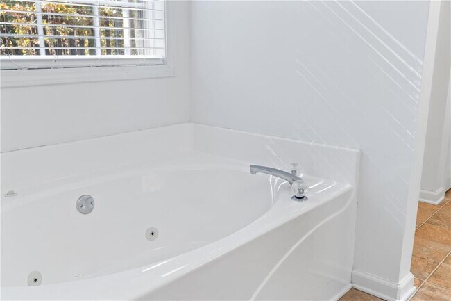 Building Photo - 204 Red Fox Ct