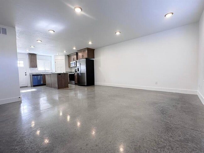 Building Photo - 1720 E Main St