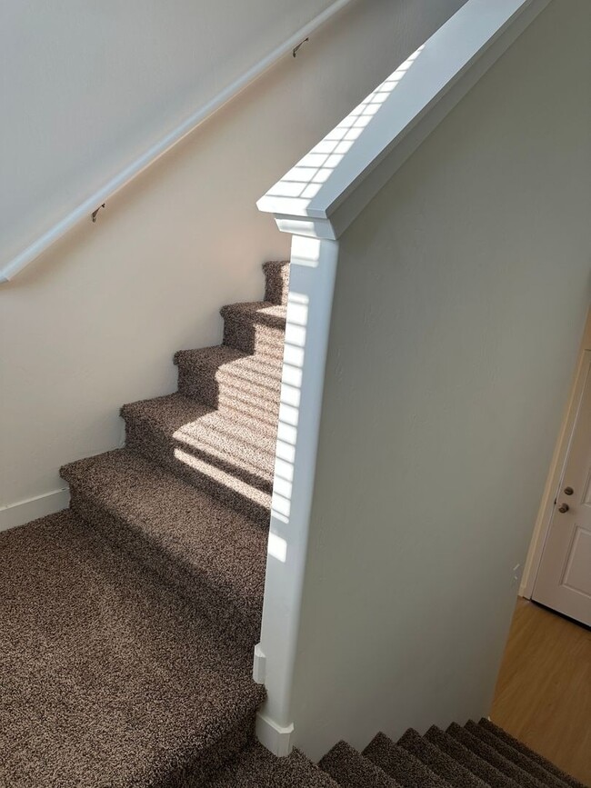 Building Photo - 8900 Brown Hills Dr