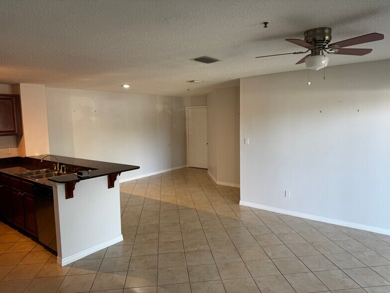 Building Photo - 4045 Crockers Lake Blvd