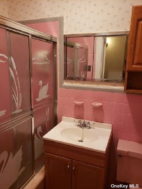 Building Photo - 60-19 Menahan St