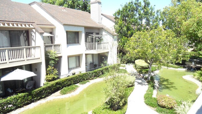 Building Photo - 10520 Lakeside Dr N