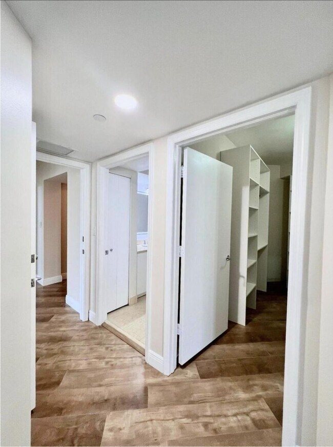 Building Photo - 19900 E Country Club Dr