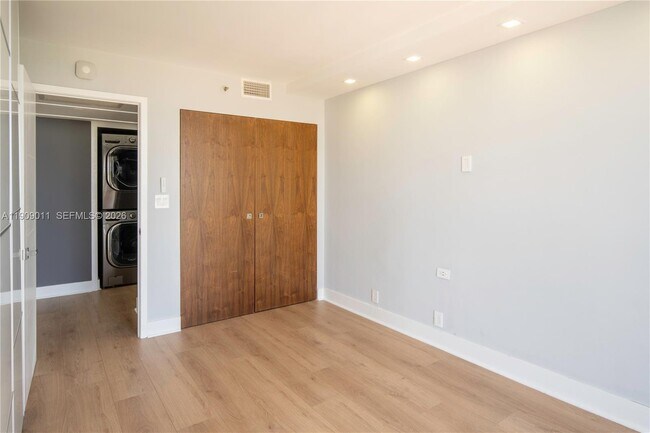 Building Photo - 4000 Towerside Terrace