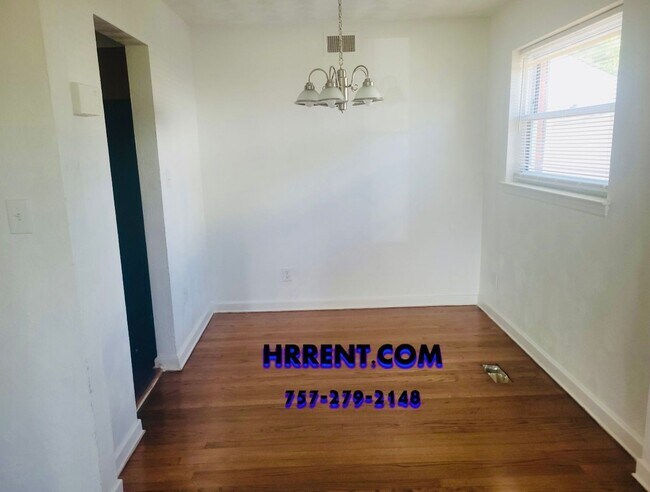 Building Photo - Newly Renovated 3 Bedroom 1 Bathroom Singl...