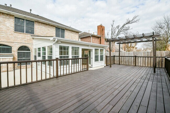 Building Photo - 815 Robins Way