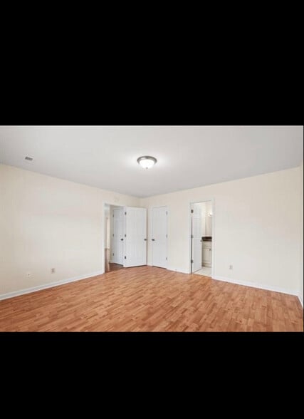 Building Photo - 1004 Belle Dr