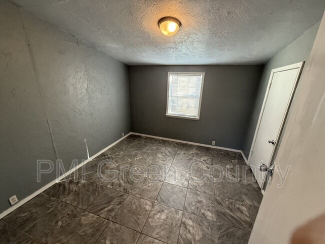 Building Photo - 2626 W 48th St