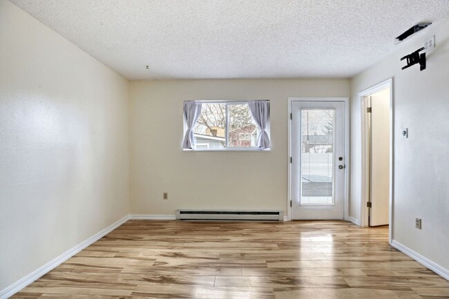 Building Photo - Beautiful Longmont Home with Modern Updates & Spacious Living. Available NOW!