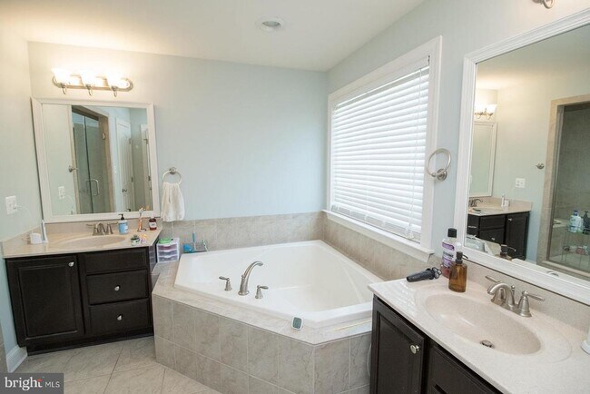 Building Photo - 24676 Broad Creek Dr