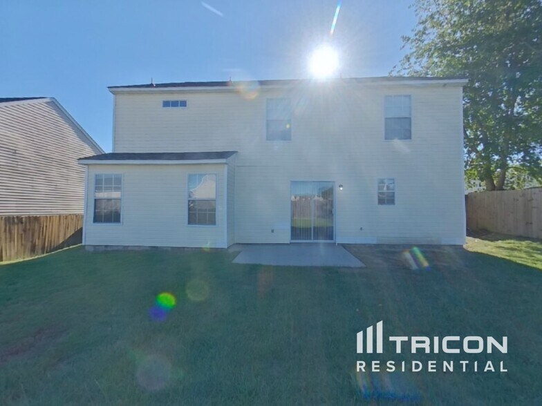 Building Photo - 411 Fox Trot Dr