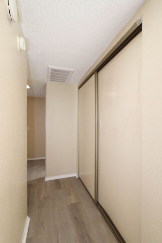 Building Photo - **24210 Sylvan Glen Rd #F Diamond Bar** 2 bedroom 2 bath Townhouse !!
