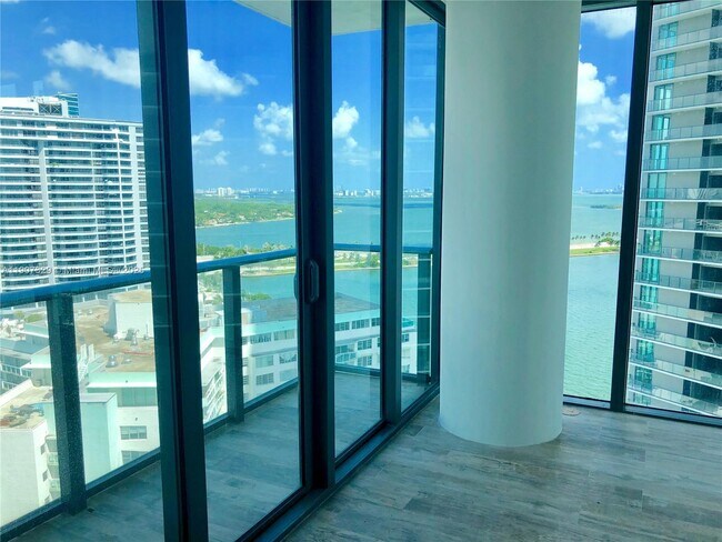 Building Photo - 650 NE 32nd St