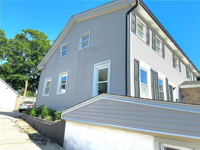 Building Photo - 109 Earl St
